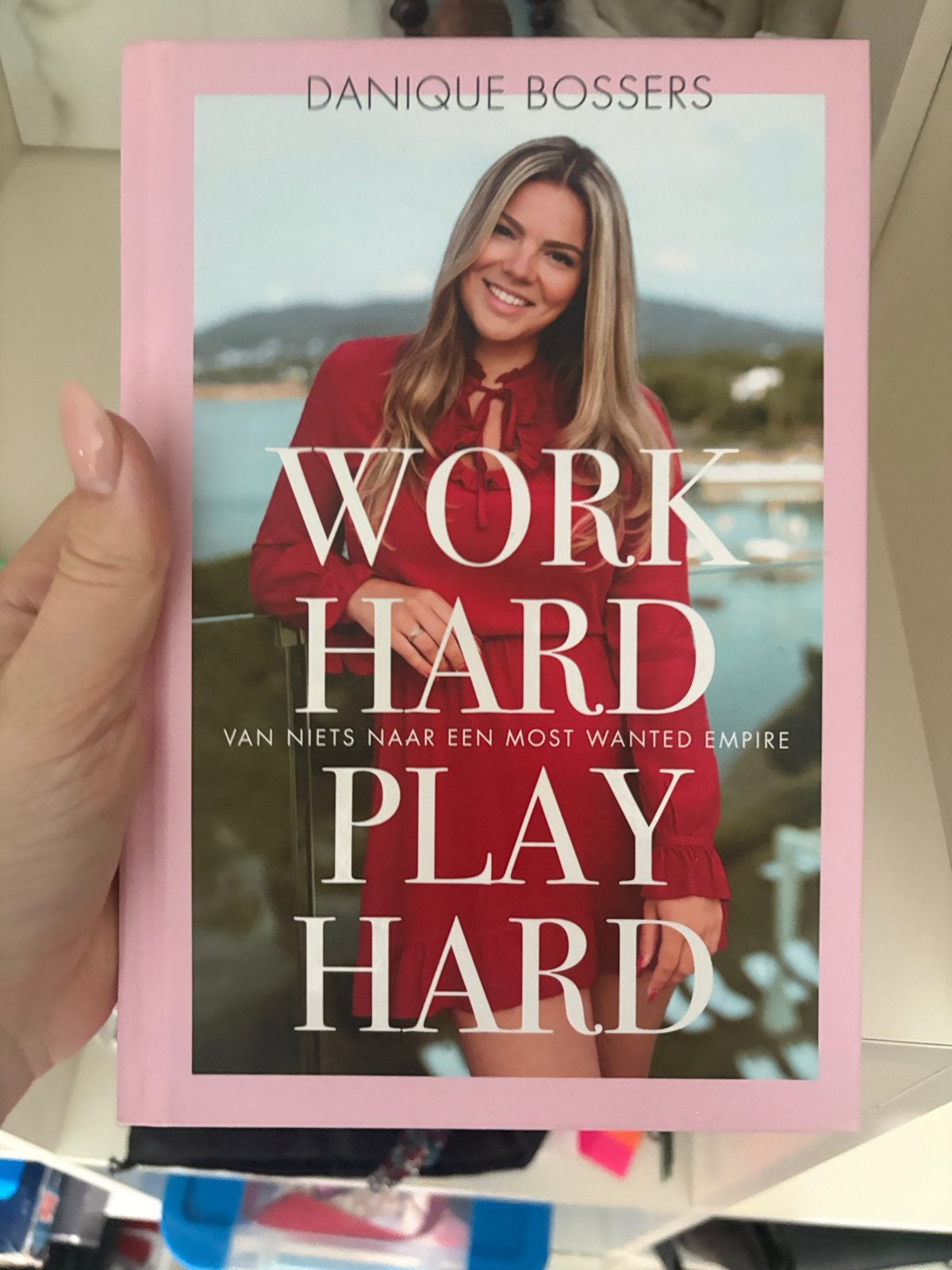 Work Hard Play Hard - Danique Bossers (licht beschadigd), Ophalen of Verzenden, Gelezen, Nederland