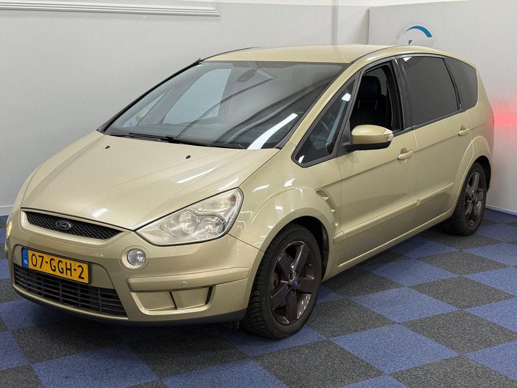 Ford S-Max 2.0-16V / NIEUWE APK / RIJDT SCHAKELT GOED, Voorwielaandrijving, Parkeersensor, Gebruikt, 1505 kg