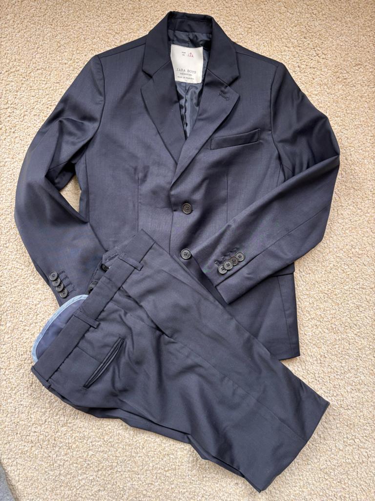 ZGAN Zara kostuum - Donkerblauw Maat 128, Kinderen en Baby's, Kinderkleding | Maat 128, Ophalen of Verzenden, Zo goed als nieuw