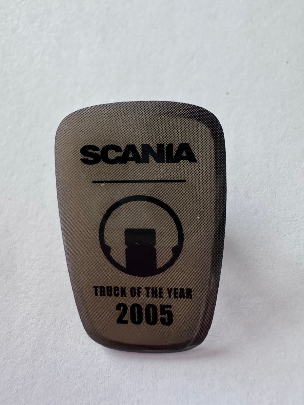Scania Truck of the Year 2005 Speldje Pin, Ophalen of Verzenden, Zo goed als nieuw, Transport, Speldje of Pin