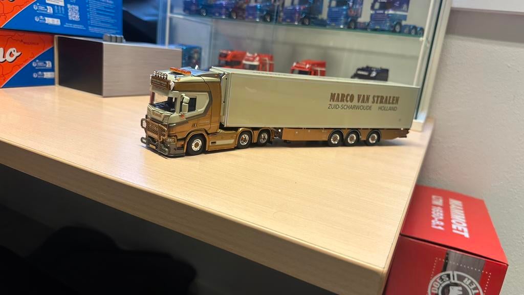 WSI Scania R660 Marco van Stralen, Hobby en Vrije tijd, Modelauto's | 1:50, Ophalen of Verzenden, Nieuw, Bus of Vrachtwagen, Wsi