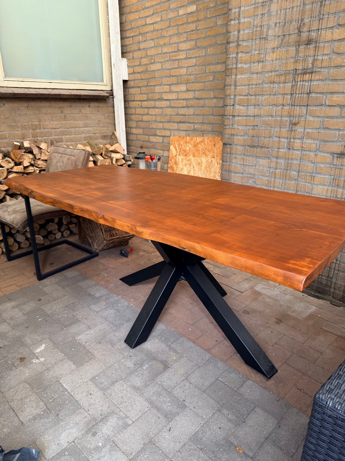 Robuuste eettafel met metalen onderstel, Huis en Inrichting, Tafels | Eettafels, Ophalen, Gebruikt, 50 tot 100 cm, 150 tot 200 cm