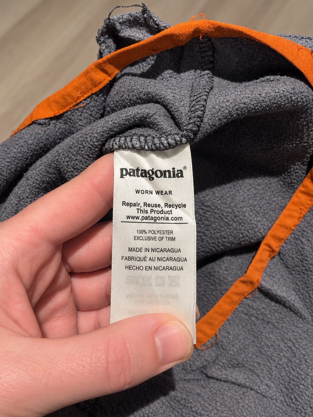 Patagonia Synchilla Snap-T Fleece L - Donkergrijs/Oranje, Maat 52/54 (L), Patagonia Europe Coöperatief U.A., Verzenden, Directsales.europe@patagonia.com