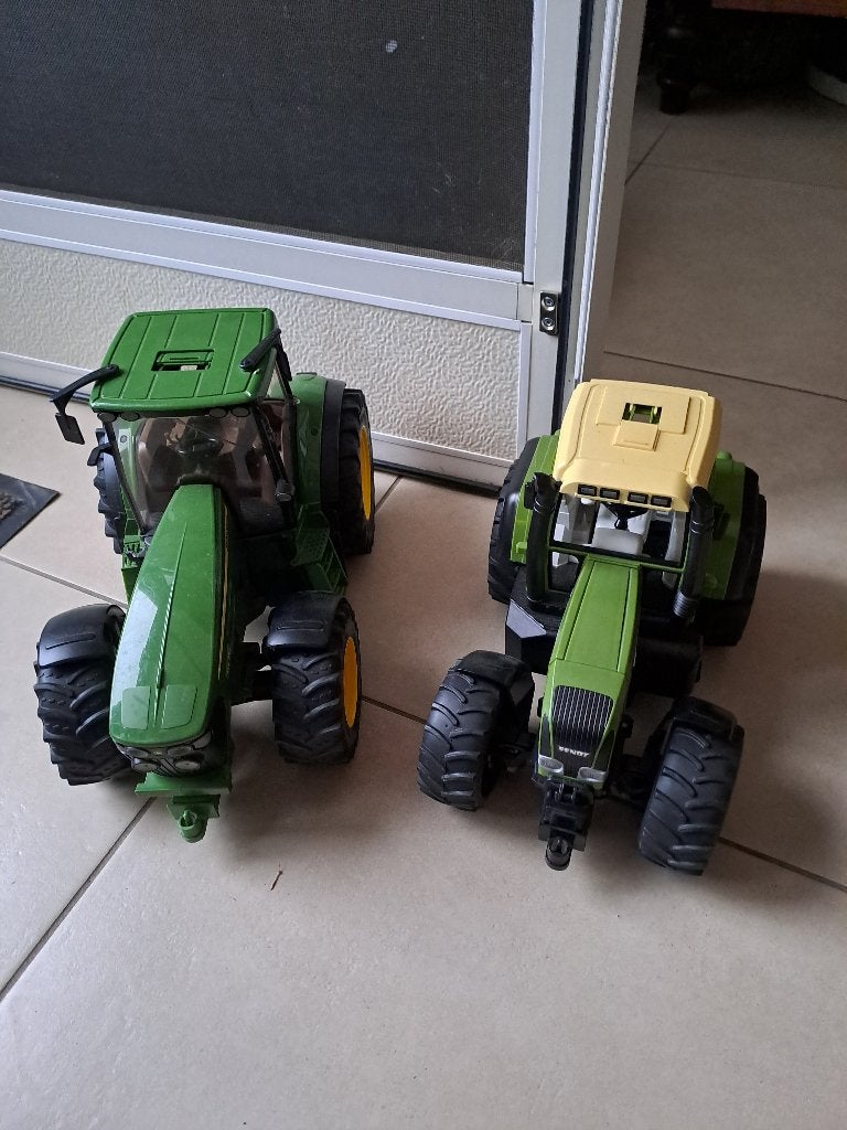 Bruder  Fendt Favorite 926 en replica John Deere 7930, Ophalen of Verzenden, Gebruikt