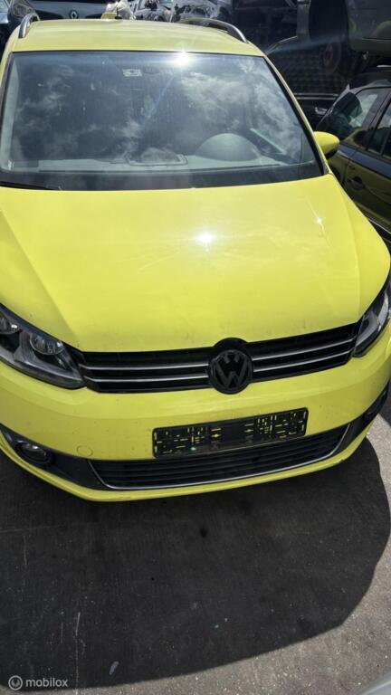 Voorbumper Volkswagen Touran III ('10-'15), Auto-onderdelen, Ophalen, Gebruikt, Bumper, Volkswagen