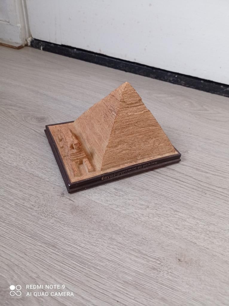 Dit is een BESPORTBLE hars Egyptische piramide, Ophalen of Verzenden