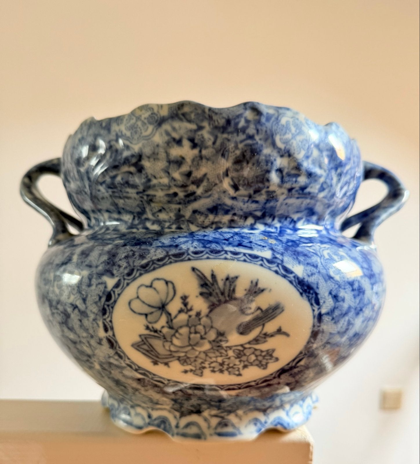 Oude Blauw-Witte Bloempot met Handvatten en Vogeldecor, Ophalen