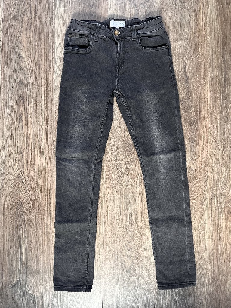 Jeans 2x donkergrijs en lichtgrijs - maat 164, Kinderen en Baby's, Kinderkleding | Maat 164, Broek, Zo goed als nieuw, Jongen