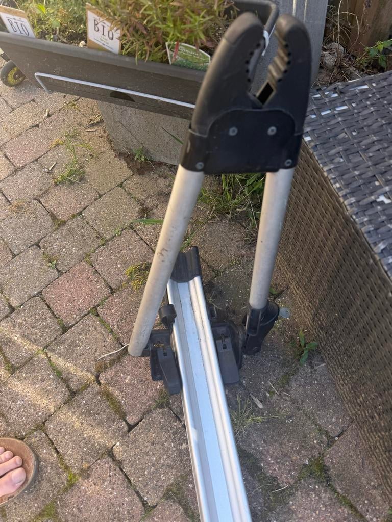 Thule Tour Fietsendrager - Dakdrager voor 1 fiets, Ophalen of Verzenden, 1 fiets, Gebruikt, Dakdrager