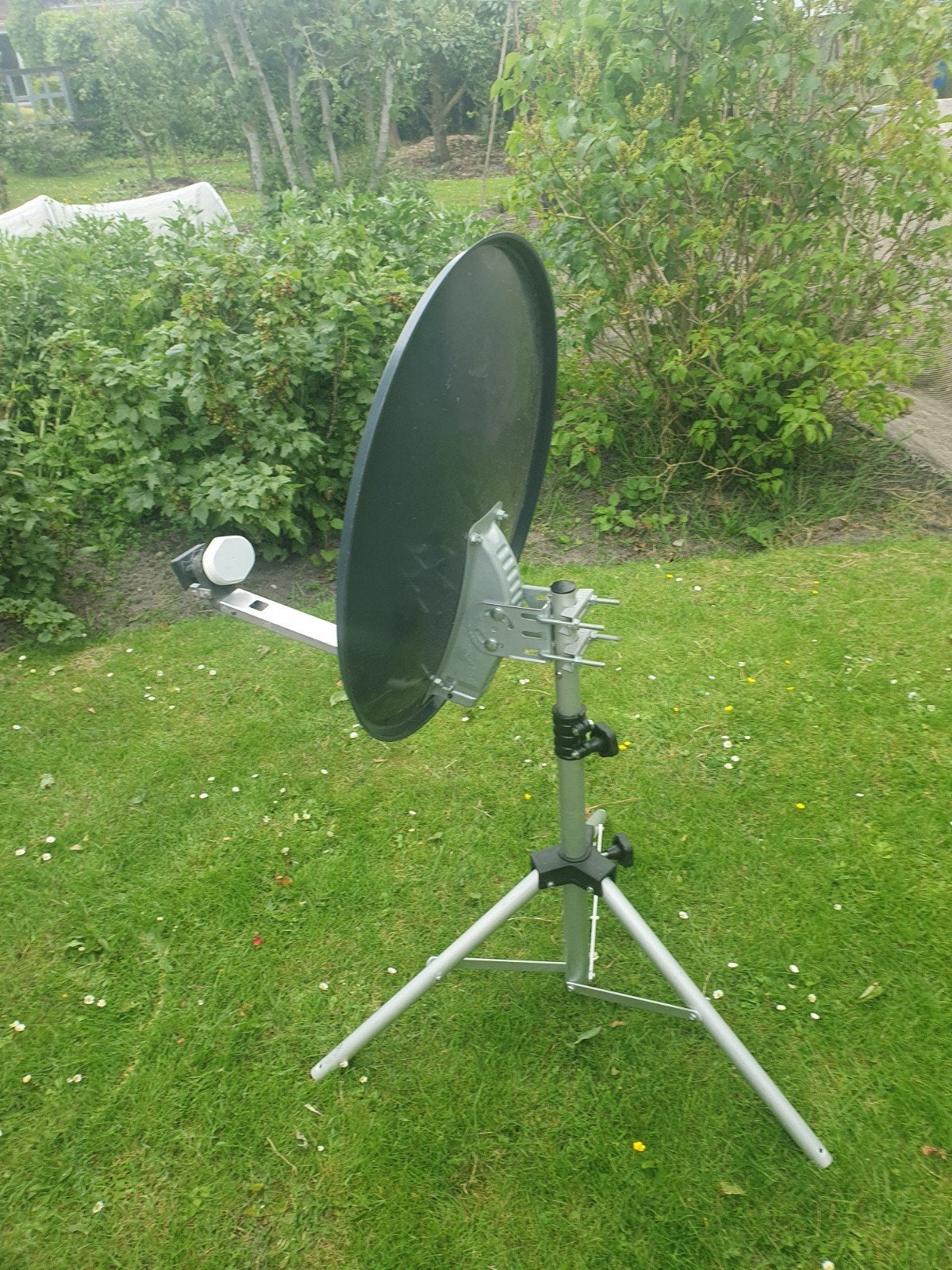 Schotelantenne met statief - Zo goed als nieuw, Audio, Tv en Foto, Schotelantennes, Ophalen of Verzenden, Zo goed als nieuw, (Schotel)antenne
