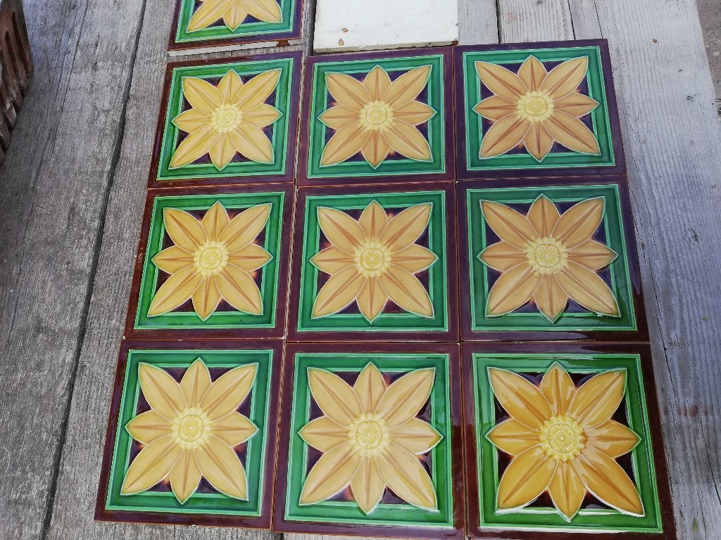 36 stuks Antieke wandtegels met warmgele afbeelding bloem, Antiek en Kunst, Ophalen