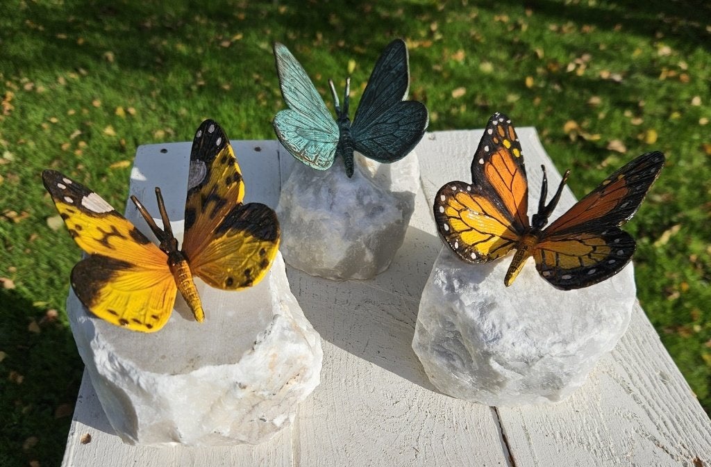 VLINDER OP NATUURSTEEN / grafdecoratie, Nieuw, Info@huisentuindecoratiemarie.nl, Huis en tuin decoratie marie, Dierenbeeld