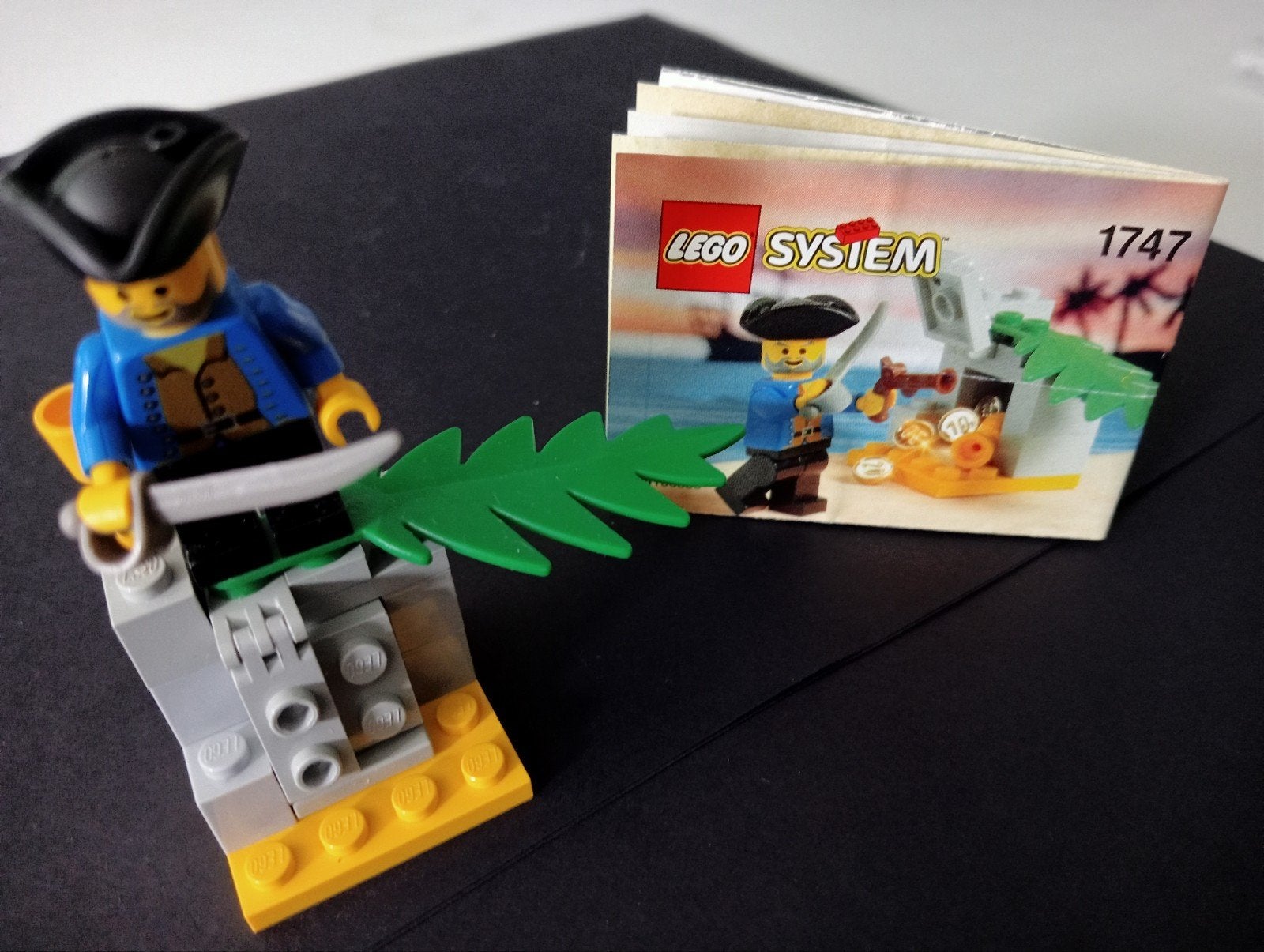 Lego Pirates 1747: Piraten eiland met schatkist en piraat, Kinderen en Baby's, Speelgoed | Duplo en Lego, Ophalen of Verzenden