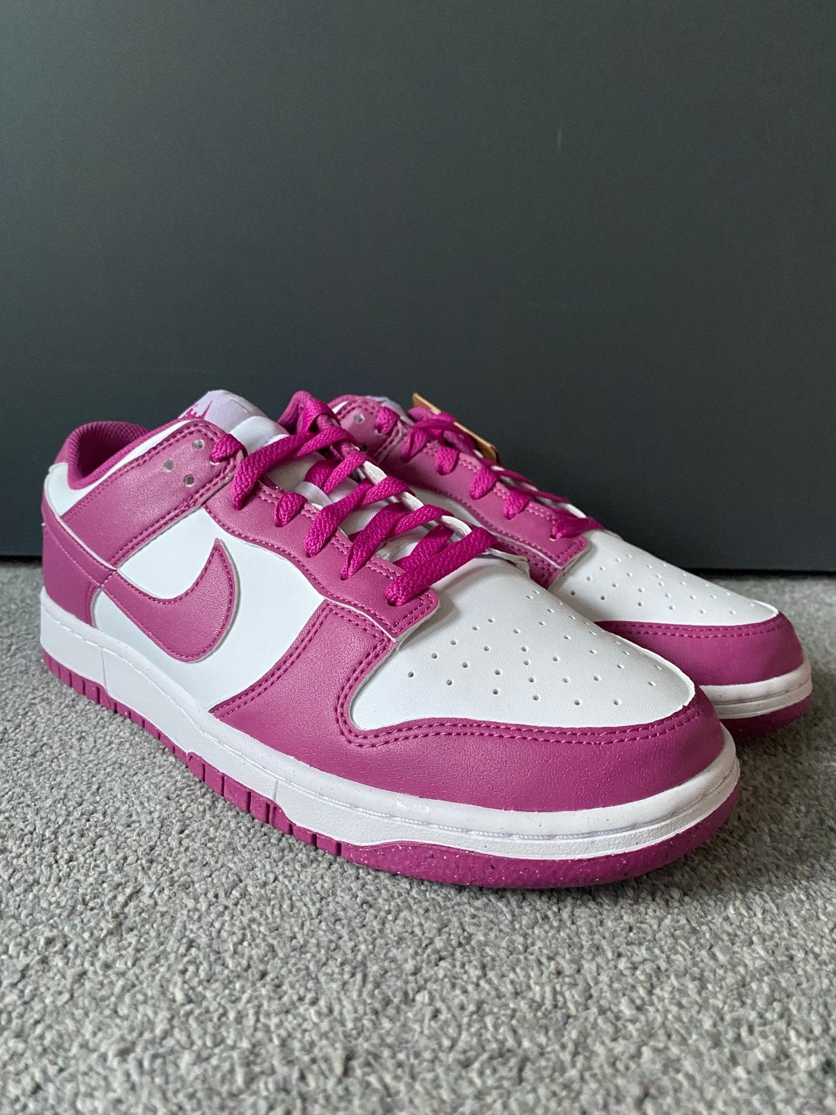 Nike Dunk Low Next Nature Fuchsia Wit Maat 44, Kleding | Dames, Colosseum 1, -, Verzenden, Nieuw