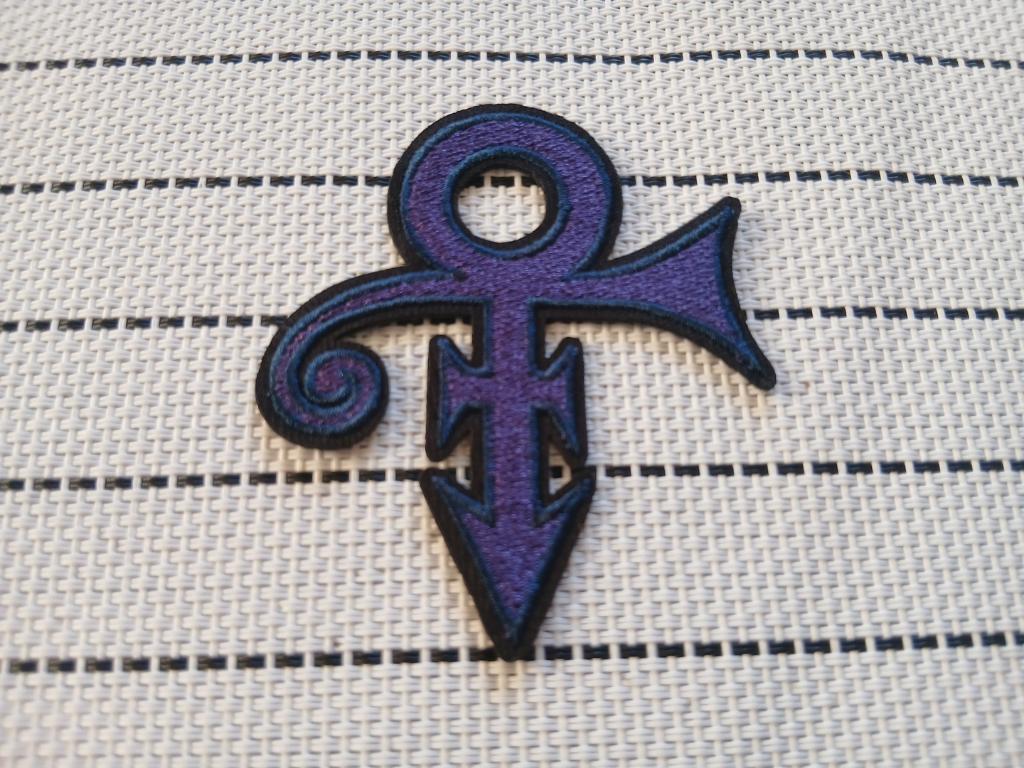 Prince zeer mooie paarse shaped symbol patch p117, Verzamelen, Muziek, Artiesten en Beroemdheden, Verzenden, Nieuw, Kleding