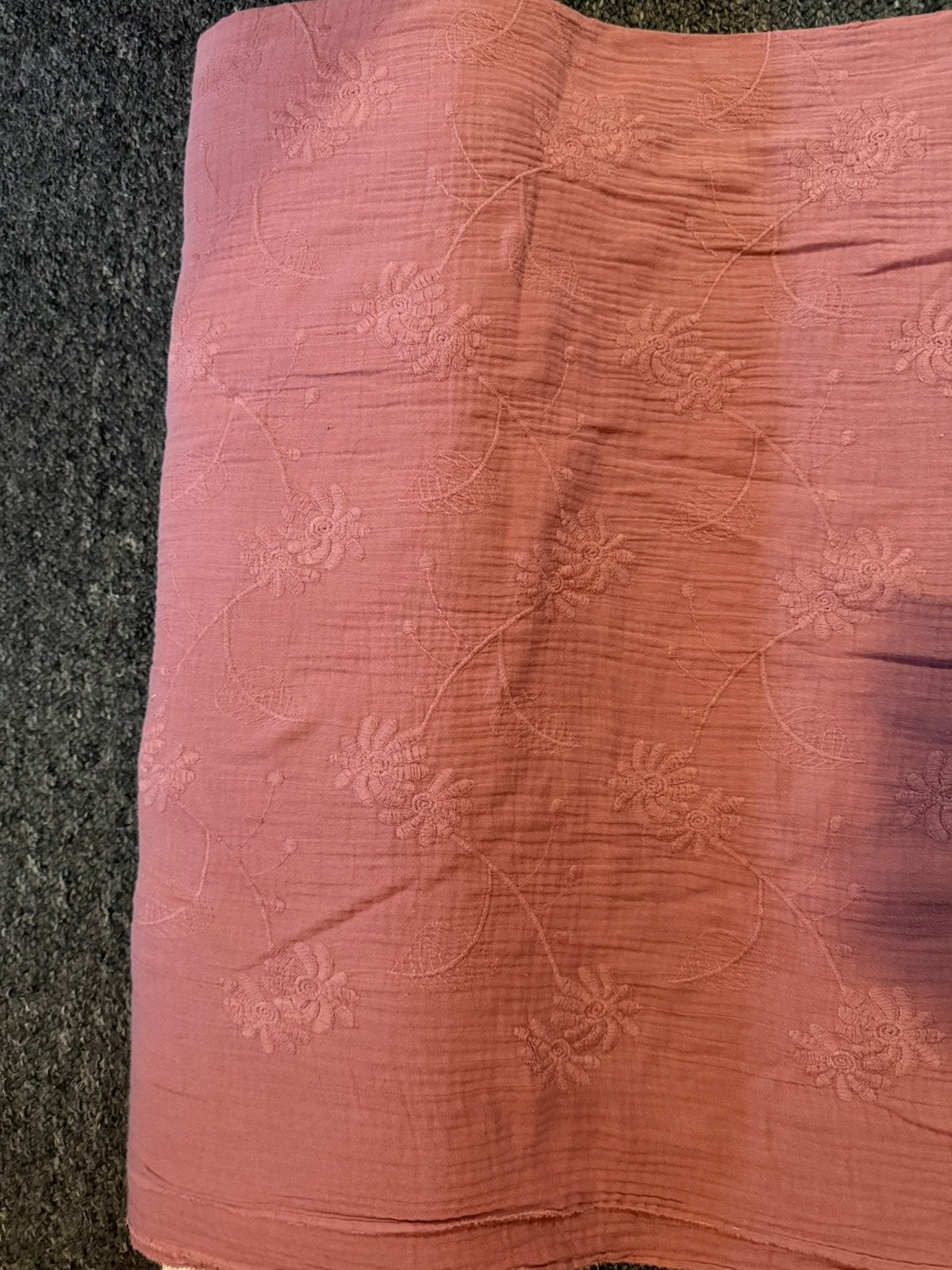Hydrofiel stof broderie roze, Overige merken, Draagdoek, Ophalen of Verzenden, Zo goed als nieuw