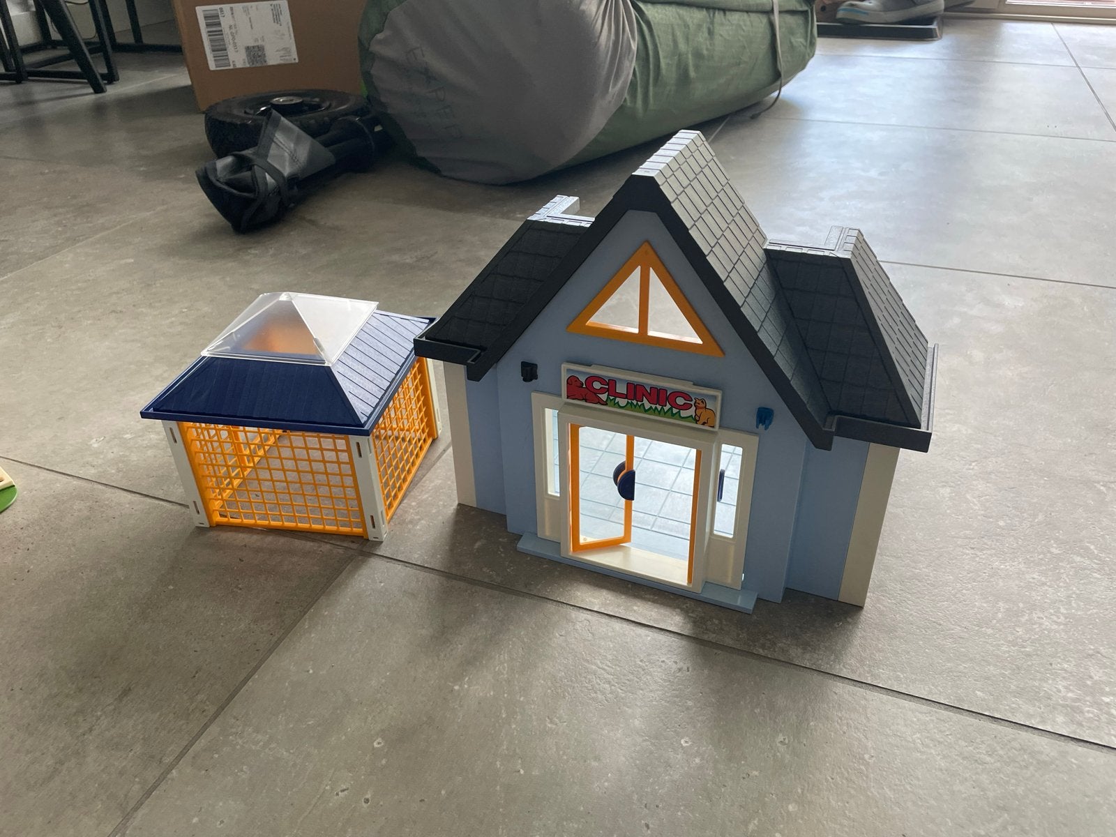 Playmobil Dierenkliniek (zonder accessoires), Kinderen en Baby's, Speelgoed | Playmobil, Gebruikt, Gebouw, Losse onderdelen, Family fun