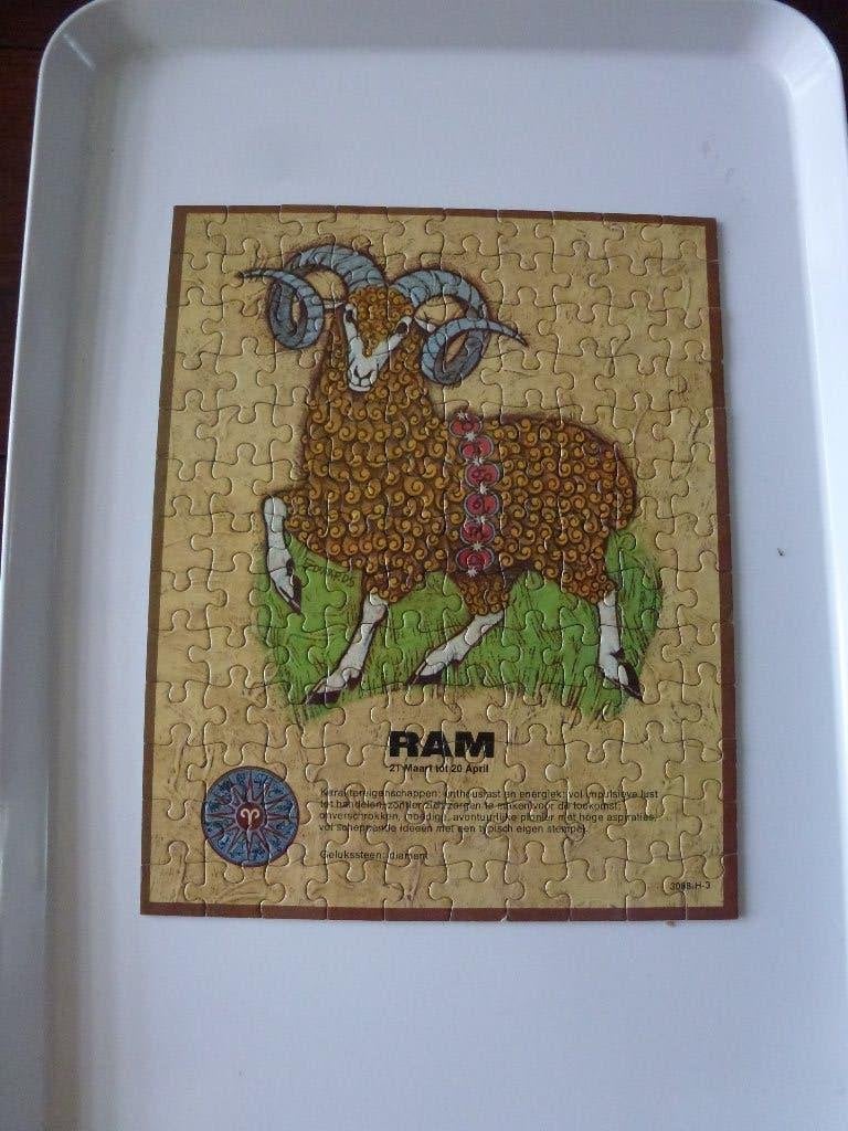 te koop "Ram" dierenriempuzzel uit de jaren 70., Ophalen of Verzenden, Minder dan 500 stukjes, Gebruikt, Legpuzzel