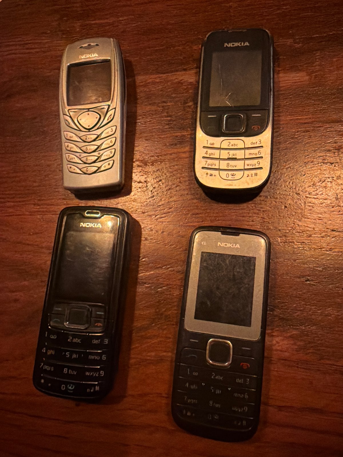 Partij van 4 klassieke Nokia telefoons - Collectors item, Telecommunicatie, Gebruikt, Overige kleuren, Fysiek toetsenbord, Ophalen of Verzenden