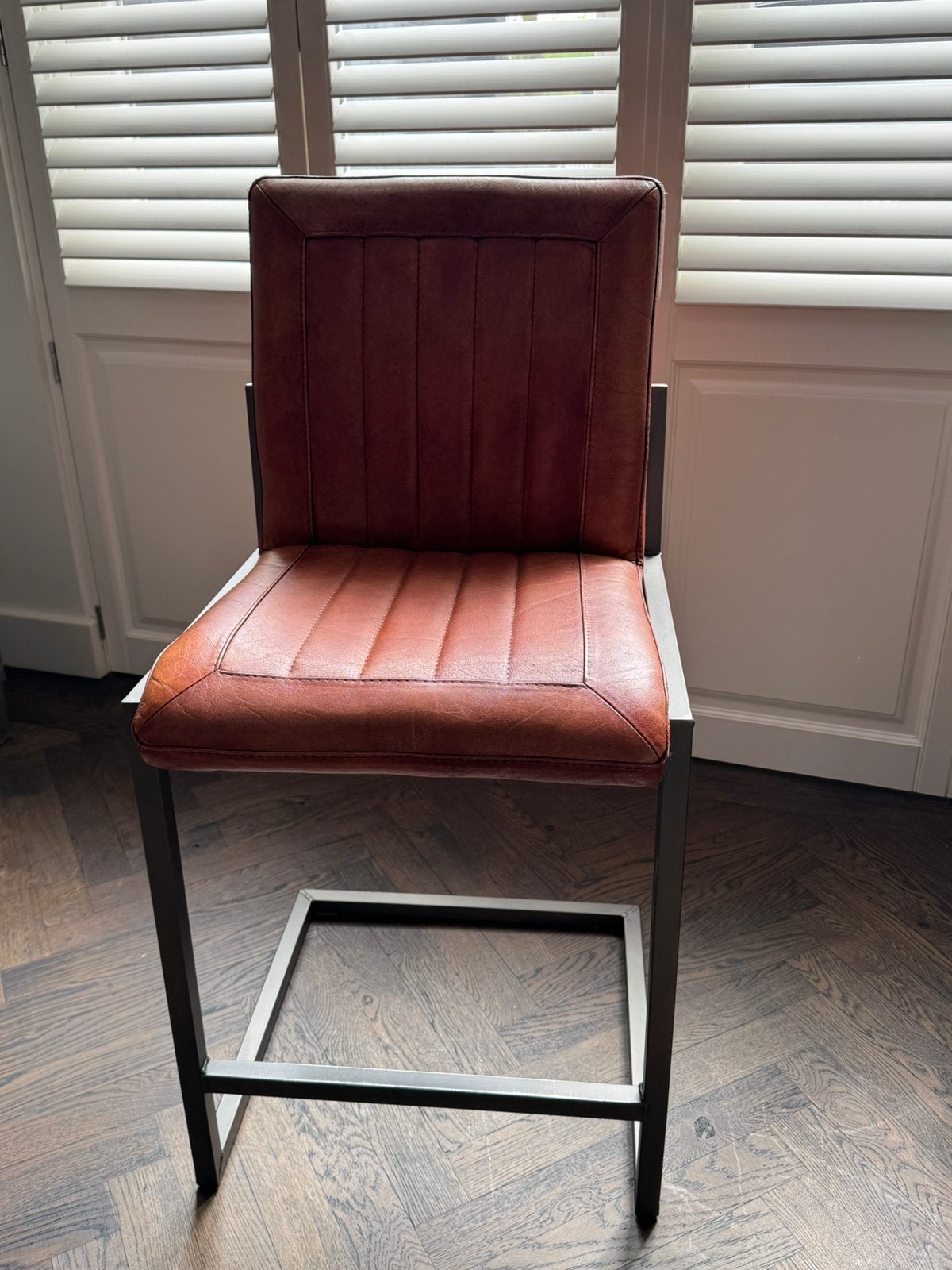 2 stuks barstoelen met lederen bekleding, Ophalen, Met voetsteun, Leer, Zo goed als nieuw