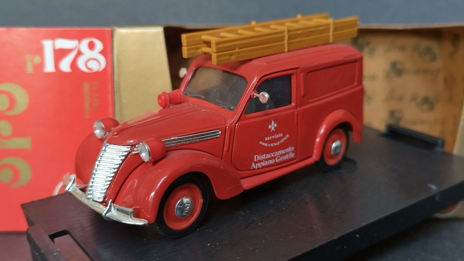 Fiat 1100 E Fourgone Brandweer 1:43 Brumm Pol, Hobby en Vrije tijd, Overige merken, Auto, Verzenden, .