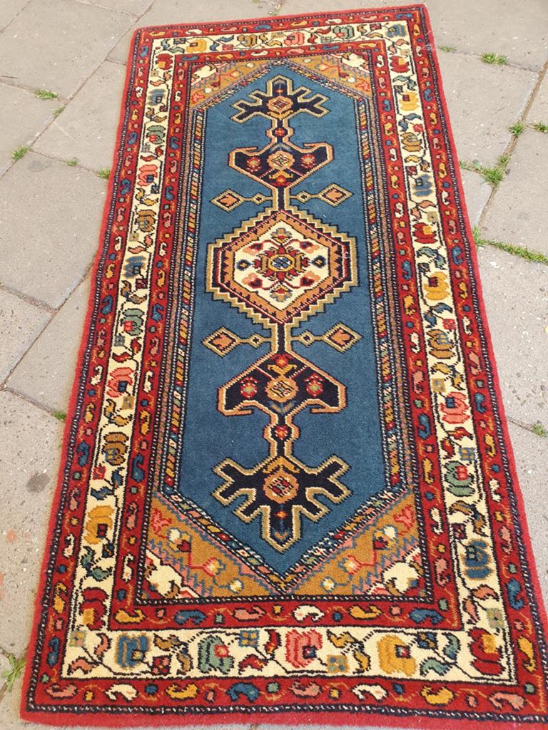 HELAAS VERKOCHT  Vintage perzisch tapijt 140x68 cm., Gebruikt, Vintage, Rechthoekig, Overige kleuren