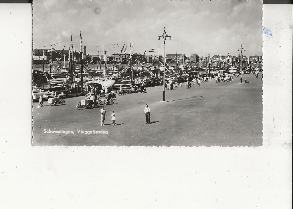 Scheveningen Vlaggetjesdag met Sch 47 en IJscoman J vd Hoek, Ophalen of Verzenden, 1940 tot 1960, Ongelopen, Zuid-Holland