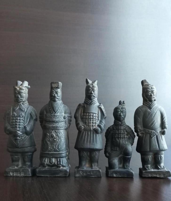 5 CHINESE TERRA COTTA WARRIORS IN THE ORIGINAL DISPLAY BOX -, Ophalen of Verzenden