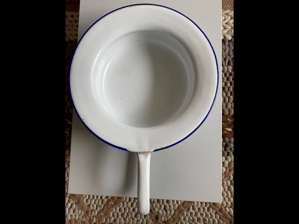 Oude geëmailleerde ondersteek, wit met blauw randje., Antiek en Kunst, Antiek | Emaille, Ophalen of Verzenden