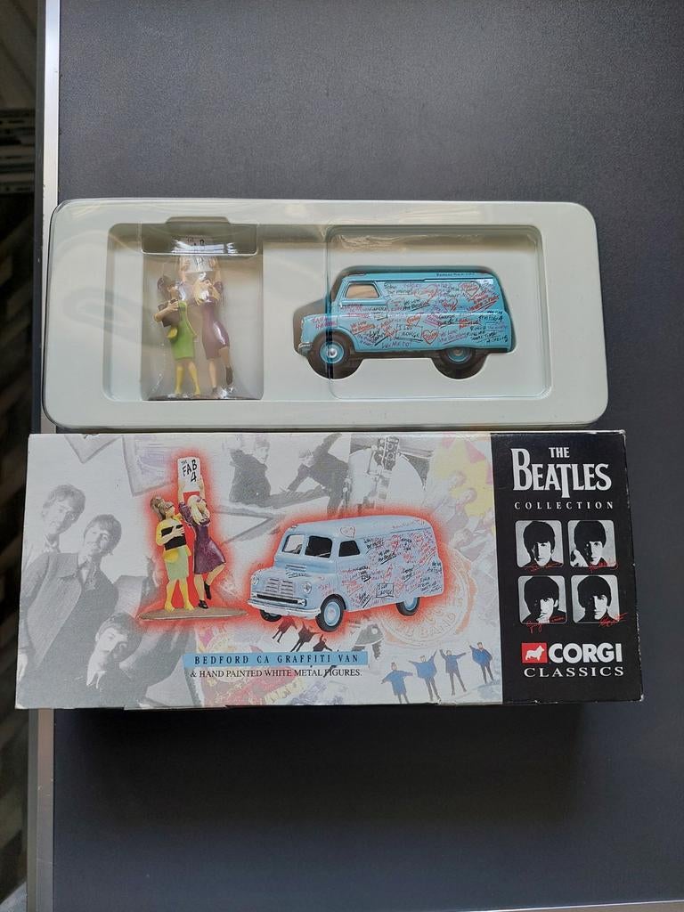 Beatles,  corgi classics, Ophalen, Groter dan 1:32, Overige merken