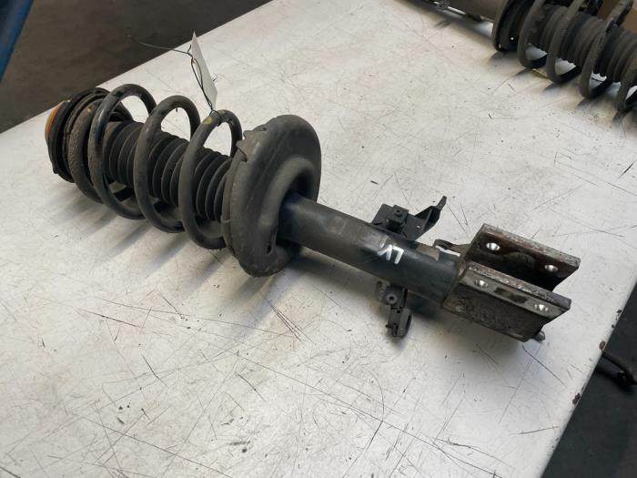 Schokdemperpoot links-voor van een Citroen DS5, Gebruikt, -, Ophalen of Verzenden, -