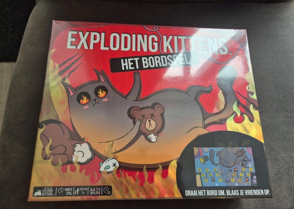 Exploding kittens het bordspel, Ophalen of Verzenden, Zo goed als nieuw