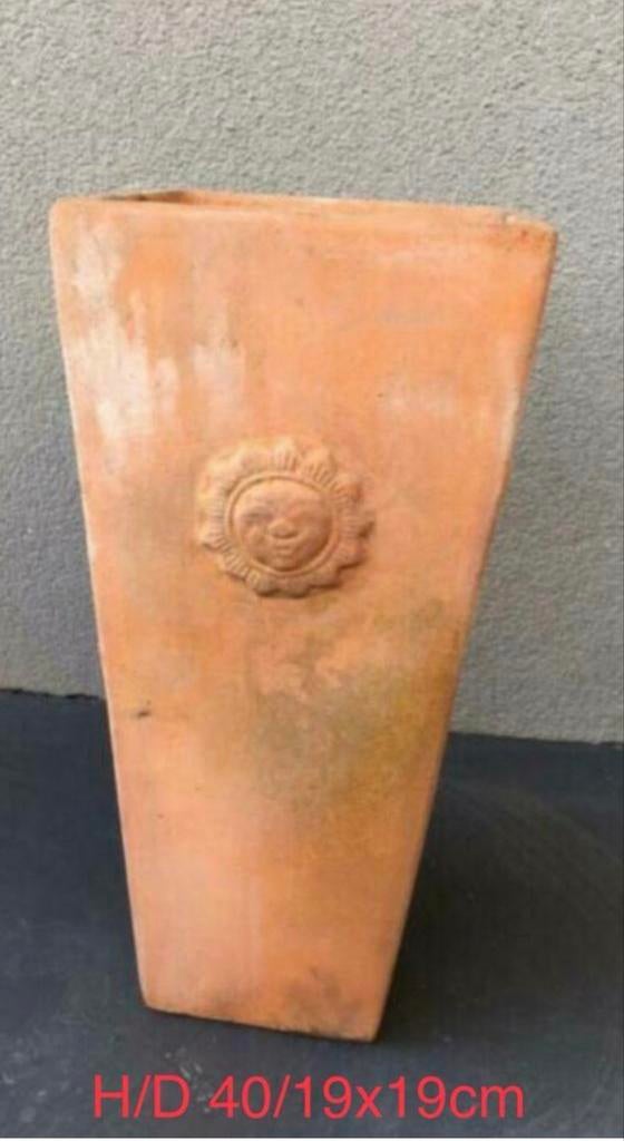 Terracotta bloempot met zon motief 40cm hoog, Tuin en Terras, Bloempotten, Gebruikt, 40 cm of meer, Ophalen of Verzenden, Balkon