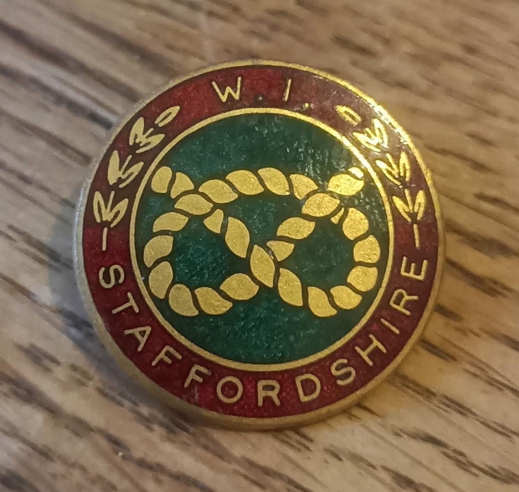 National Federation of the Women's Institutes Staffordshire, Verzamelen, Speldjes, Pins en Buttons, Ophalen of Verzenden, Gebruikt