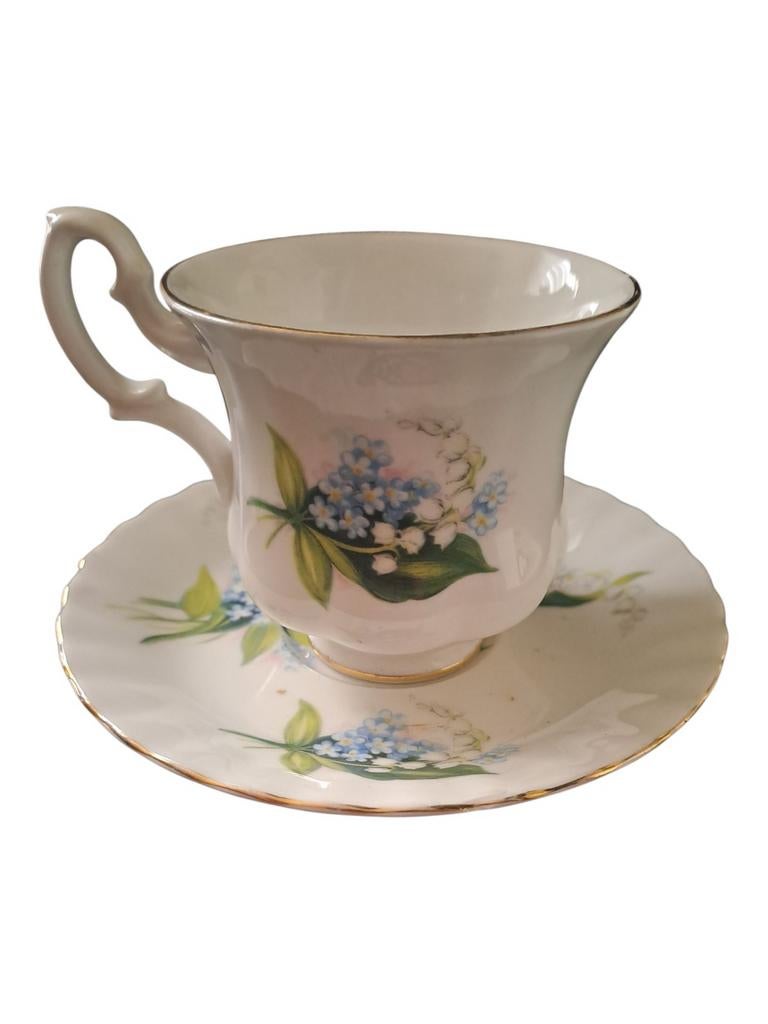 Royal Albert kop en schoteltje met lelietjes van dalen, Antiek en Kunst, Antiek | Servies los, Ophalen of Verzenden