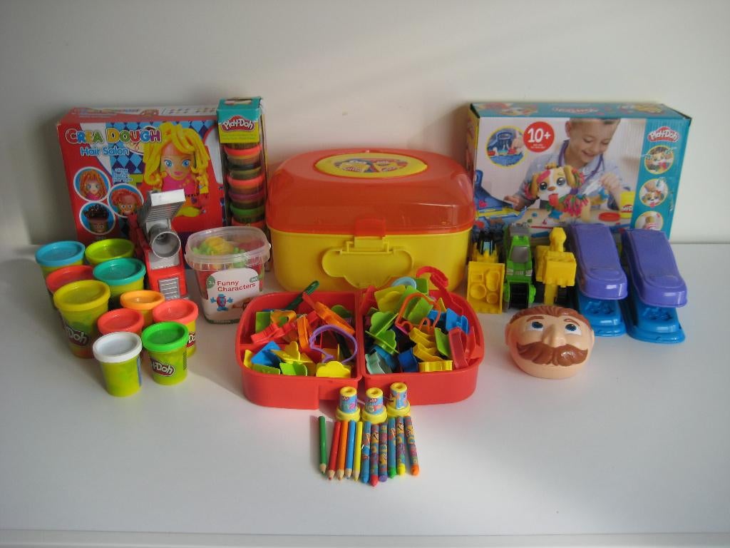 Play Doh koffer dierenarts kapper voertuigen vormpjes klei, Ophalen of Verzenden, Gebruikt, Bouwen