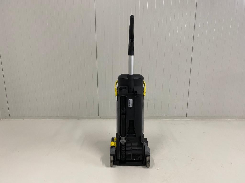 KARCHER SCHROB-/ ZUIGMACHINE BR 30/4 C Bp, Ophalen of Verzenden, Zo goed als nieuw, Schrobmachine