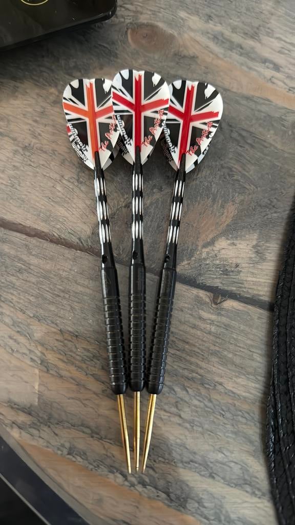 Unicorn Kevin Painter 24 gram, Sport en Fitness, Darts, Ophalen, Zo goed als nieuw, Pijlen