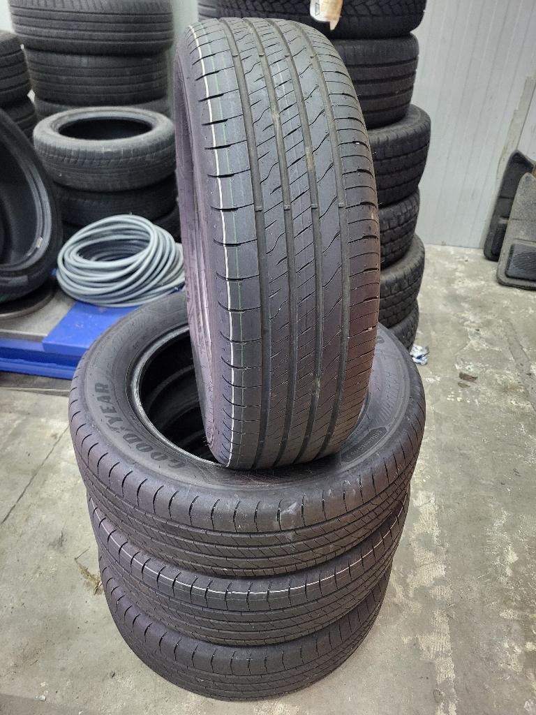 4 x 215/60/17 Goodyear Efficientgrip2 NIEUW 400,- ALL IN !, 215 mm, Goodyear, Nieuw, 17 inch