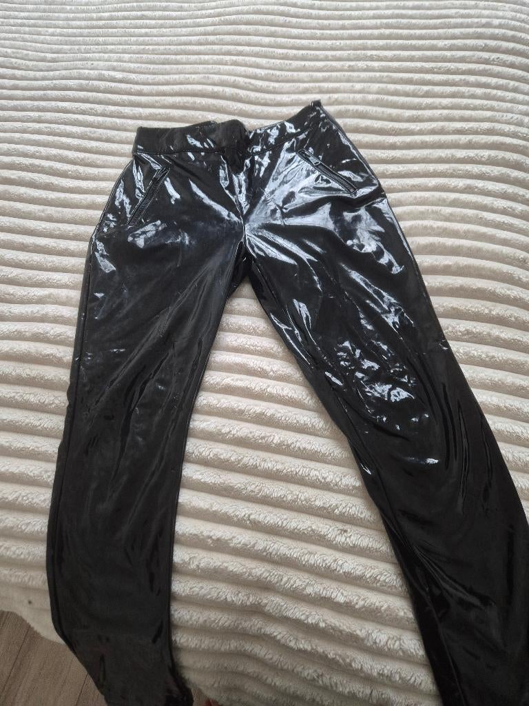 Lakbroek zwart Nikkie, Maat 38/40 (M), Verzenden, Zwart, Zo goed als nieuw