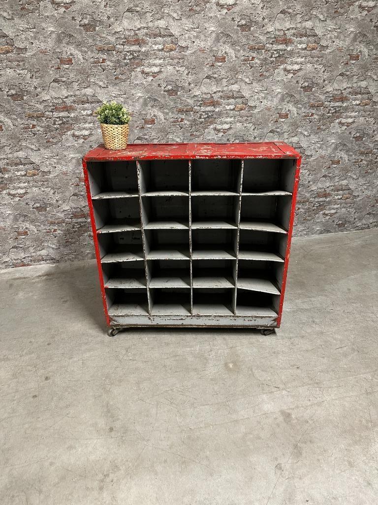 Industrieel vintage schoenenrek op wielen nr.1044, Info@antiekgroothandel.com, Nieuw, Ophalen of Verzenden, 7602RG