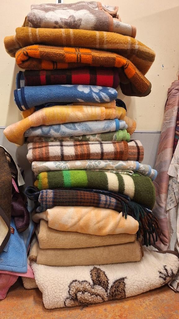15 vintage dekens. Wol, scheerwol, aabe, tetem, didas, acryl, Hobby en Vrije tijd, Stoffen en Lappen, Wol, 120 cm of meer, 200 cm of meer