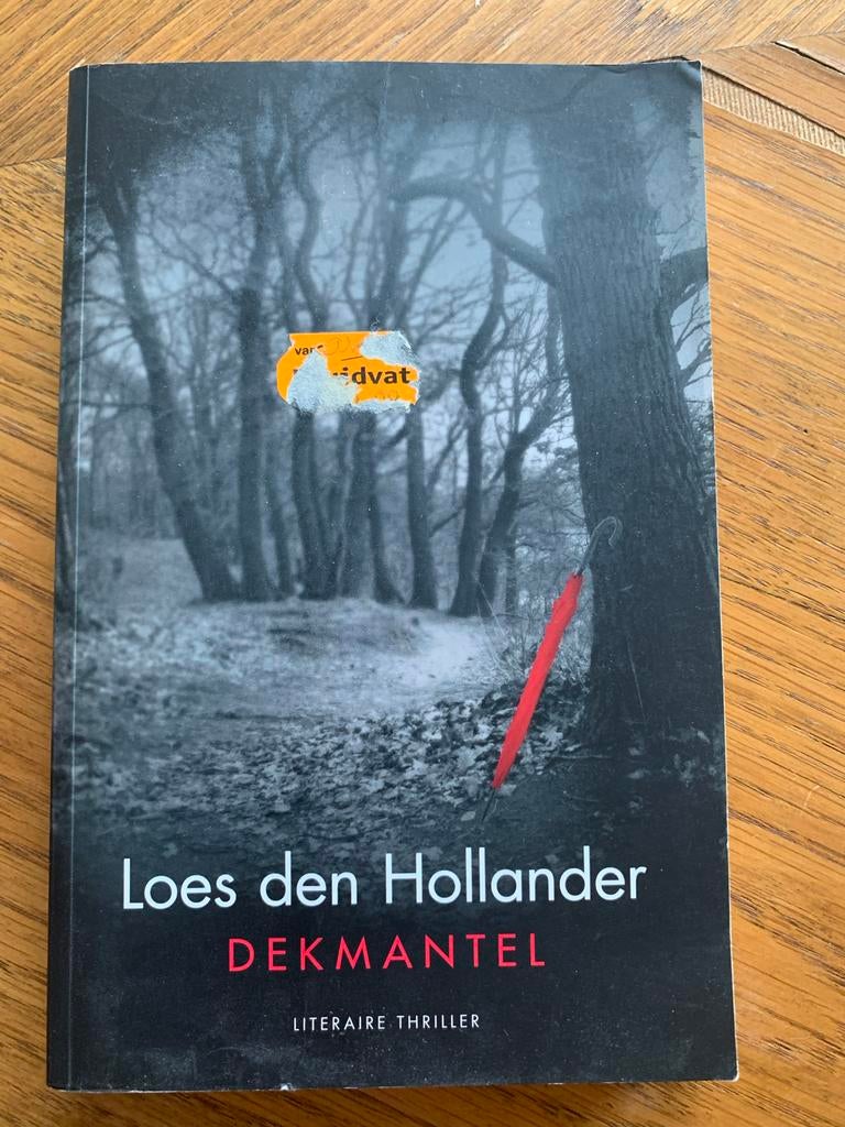 Dekmantel - Loes den Hollander - Literaire Thriller, Boeken, Thrillers, Zo goed als nieuw, Nederland, Ophalen of Verzenden