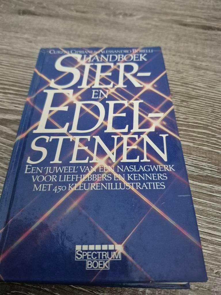Handboek sier en edelstenen, Gelezen, Prisma of Spectrum, Nederlands, Diverse auteurs