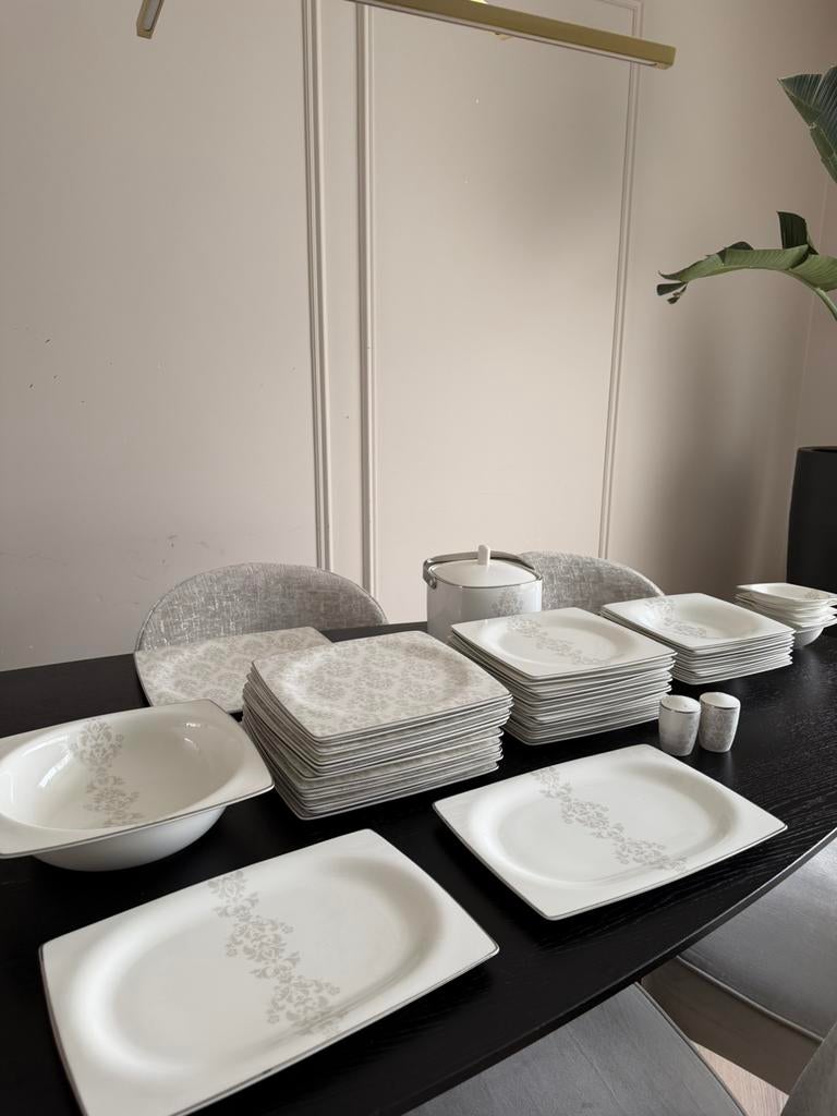Luxe Bernardo serviesset Paris Antique  10 personen, Ophalen