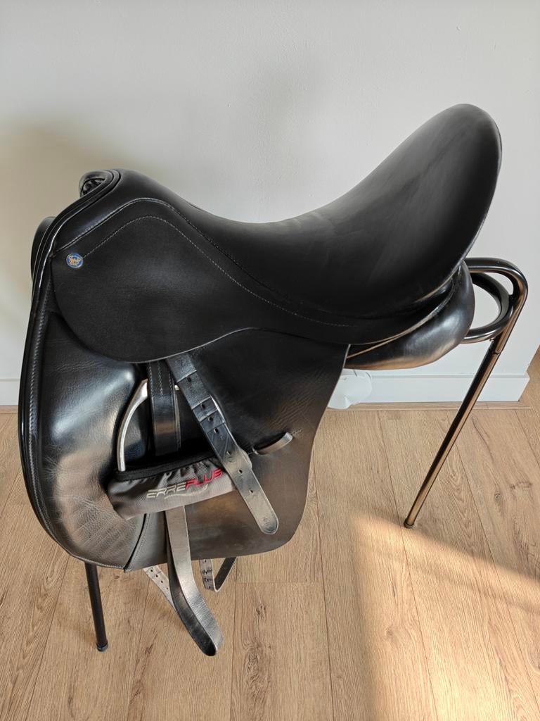 KM Dressage Deluxe Dressuurzadel - Zeer Goede Staat - Zwart, Ophalen, Zo goed als nieuw, Dressuur