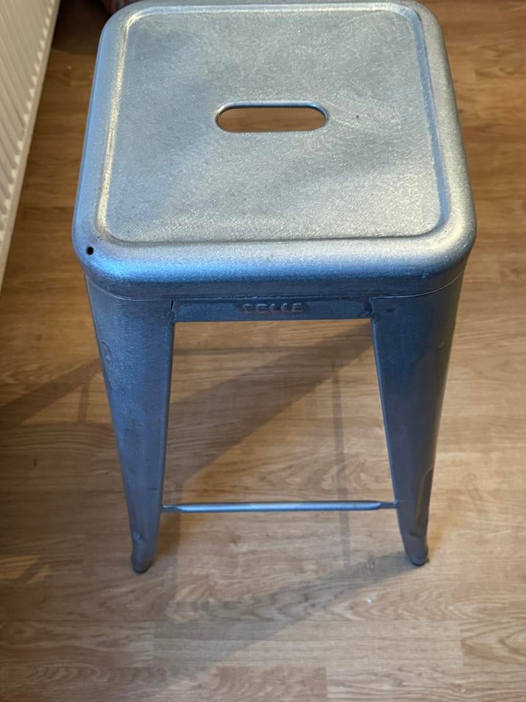 Tolix Gegalvaniseerde barkruk 75cm - 4 stuks, Ophalen, Zo goed als nieuw, IJzer