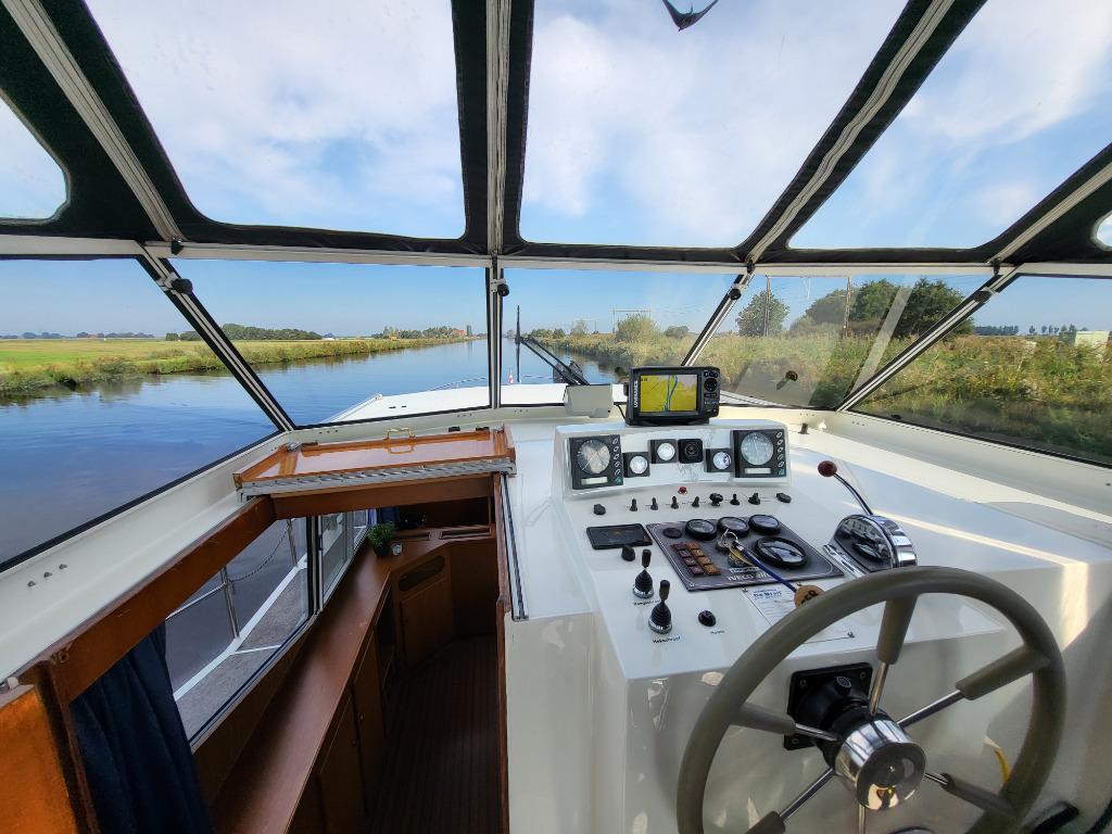 Vaarvakantie Friesland, vaarbewijsvrij motorjacht huren, Sloep of Motorboot