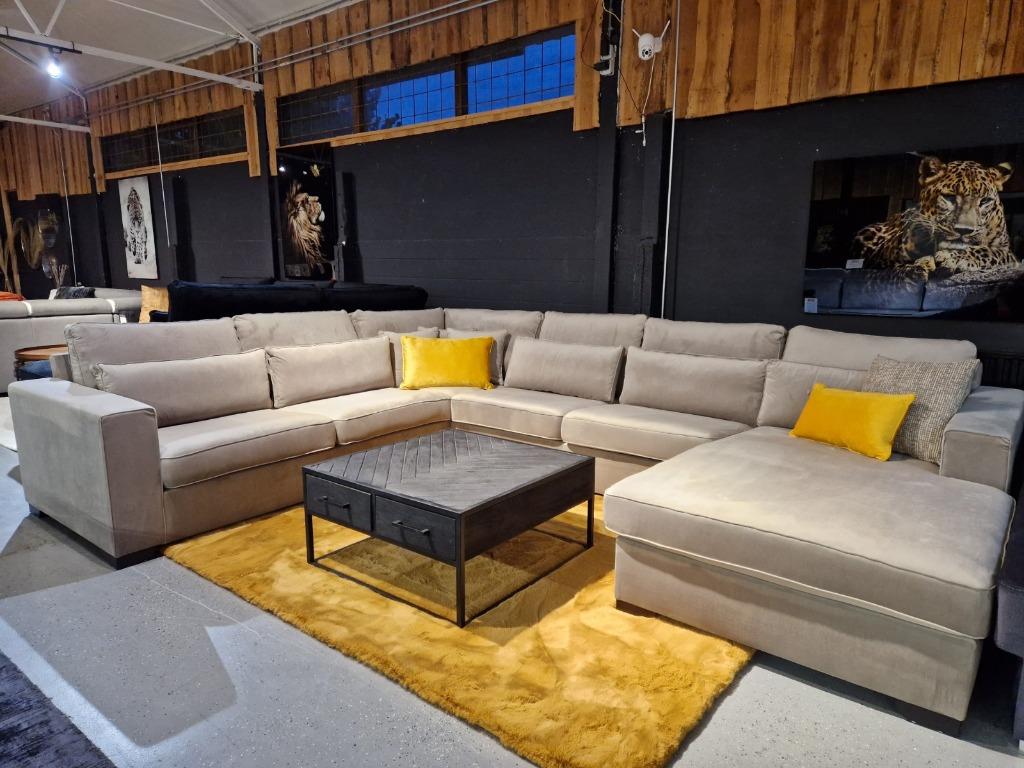 Voorraad Actie | Velvet U bank Hoekbank | Showroom Utrecht, Huis en Inrichting, Banken | Bankstellen, Ophalen, Hoekbank, Eric Kuster, modern, velvet