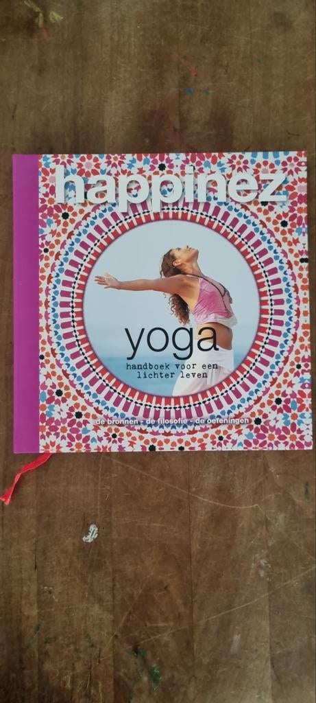 Happinez Yoga Handboek voor een Lichter Leven, Boeken, Meditatie of Yoga, Happinez, Ophalen of Verzenden, Zo goed als nieuw